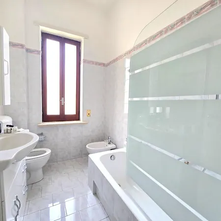 Marano - Bright 3 Bedrooms In The Center *