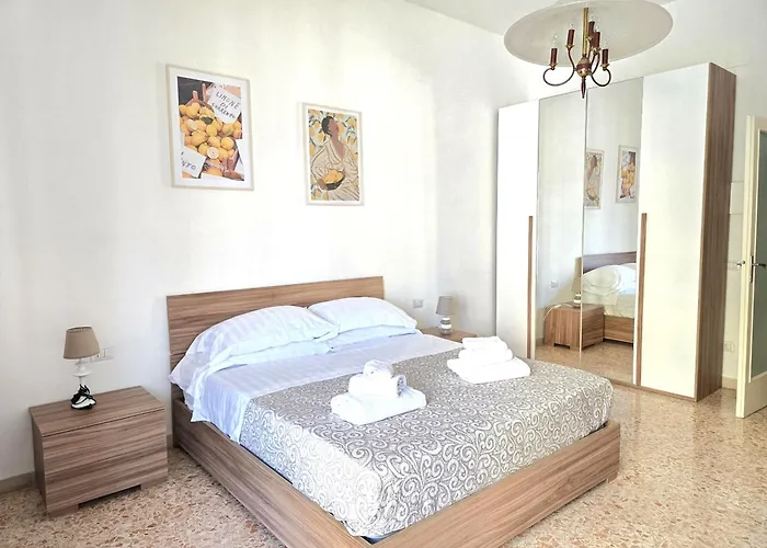 Lägenhet Marano - Bright 3 Bedrooms In The Center *