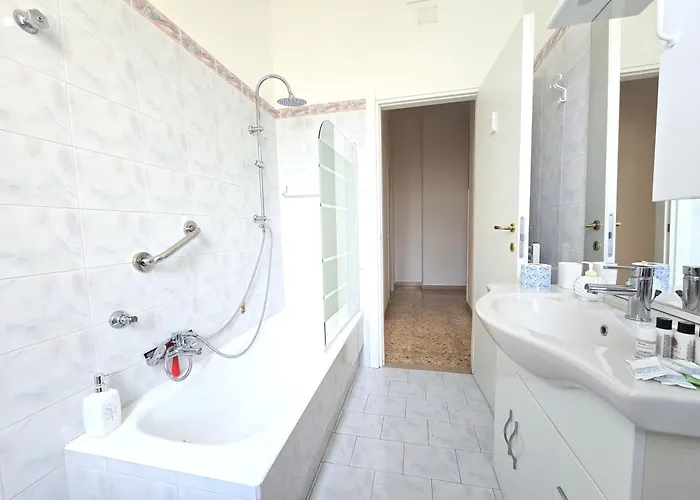 Lägenhet Marano - Bright 3 Bedrooms In The Center