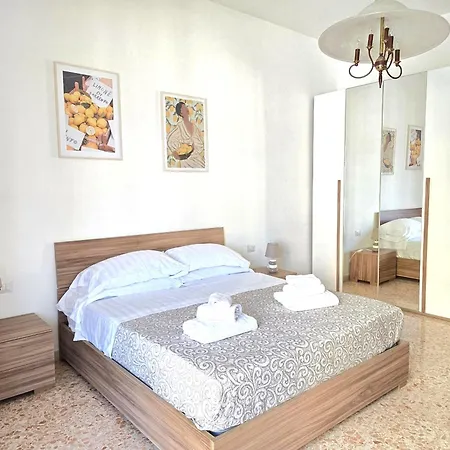 Lägenhet Marano - Bright 3 Bedrooms In The Center *