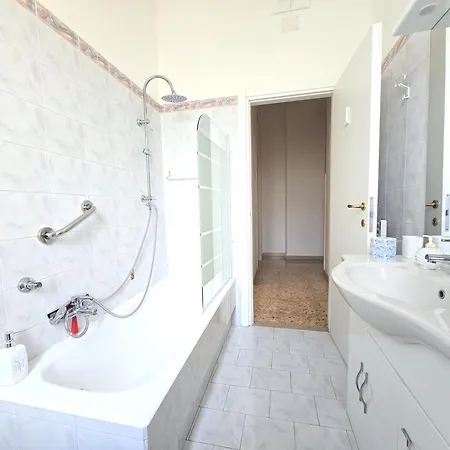 Lägenhet Marano - Bright 3 Bedrooms In The Center