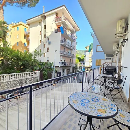 Apartment Marano - Bright 3 Bedrooms In The Center Sorrento