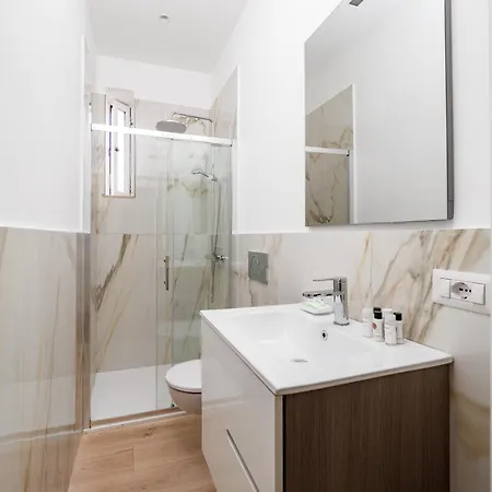 Marano - Bright 3 Bedrooms In The Center شقة *