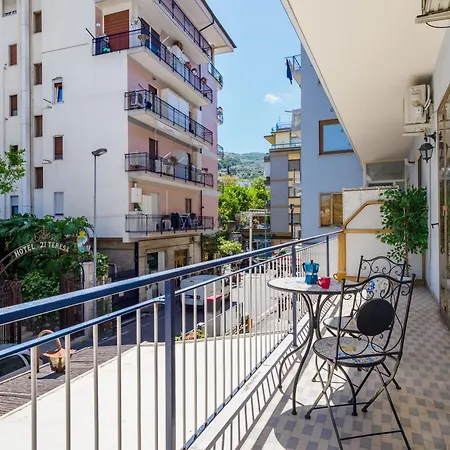 Marano - Bright 3 Bedrooms In The Center شقة سورينتو