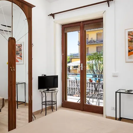 Marano - Bright 3 Bedrooms In The Center سورينتو