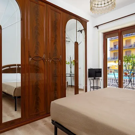 Marano - Bright 3 Bedrooms In The Center سورينتو