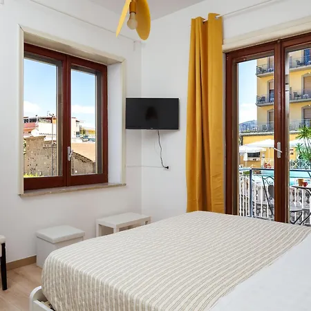 شقة Marano - Bright 3 Bedrooms In The Center سورينتو