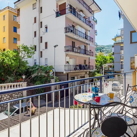 Marano - Bright 3 Bedrooms In The Center شقة *