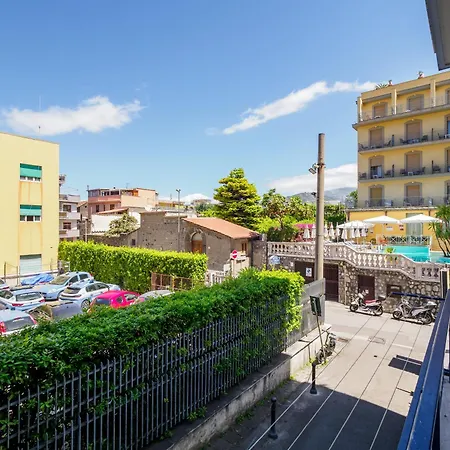 Marano - Bright 3 Bedrooms In The Center سورينتو