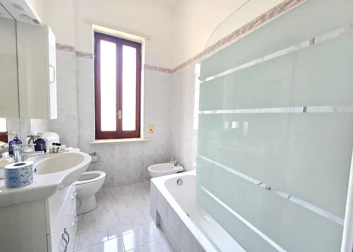 Marano - Bright 3 Bedrooms In The Center *